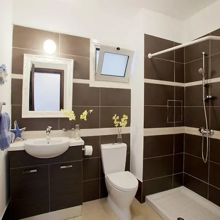 Trident 4 Luxury Front *